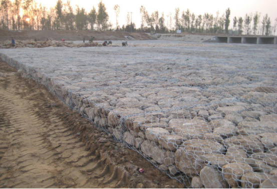 Better operation method of gabion box sinking