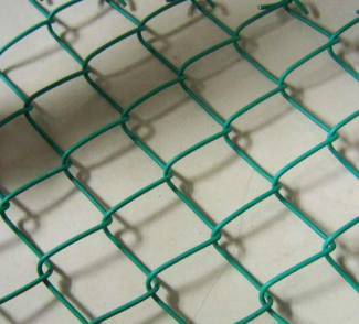 Benefits of using chain link fence in aquaculture