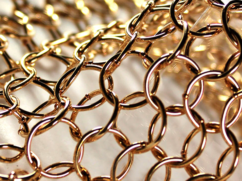 What are the characteristics of the metal mesh curtain wall?