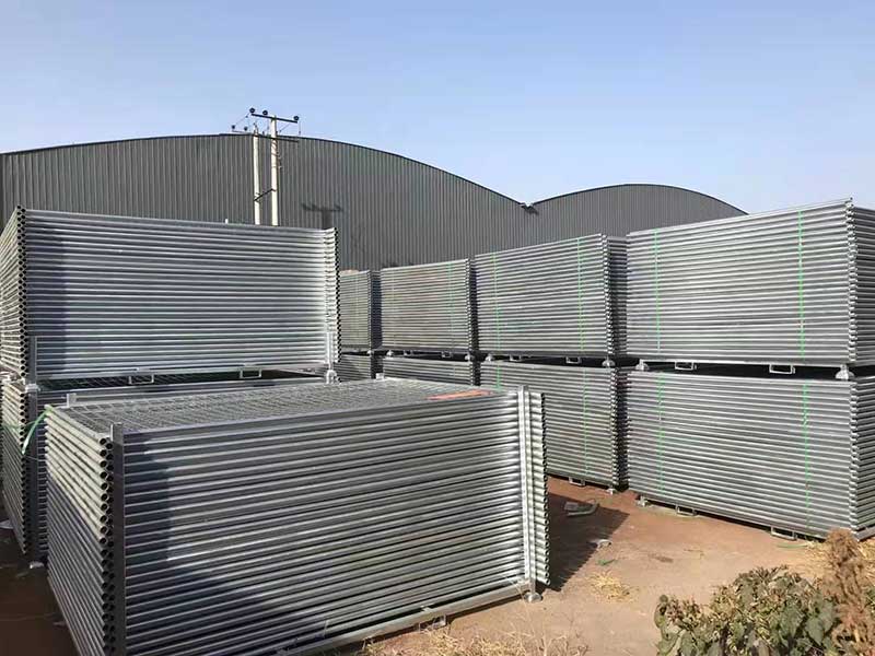 Hot dipped galvanized Temporary fence panel and plastic base