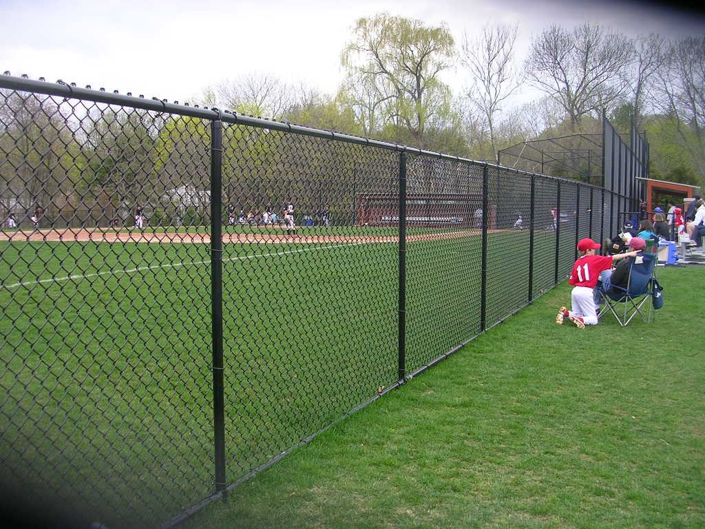 Chain link fence safety performance and advantages, the use of chain link fence increases