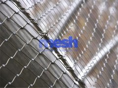 Wire Rope Mesh vs. Traditional Fencing: Making the Right Choice for Your Needs