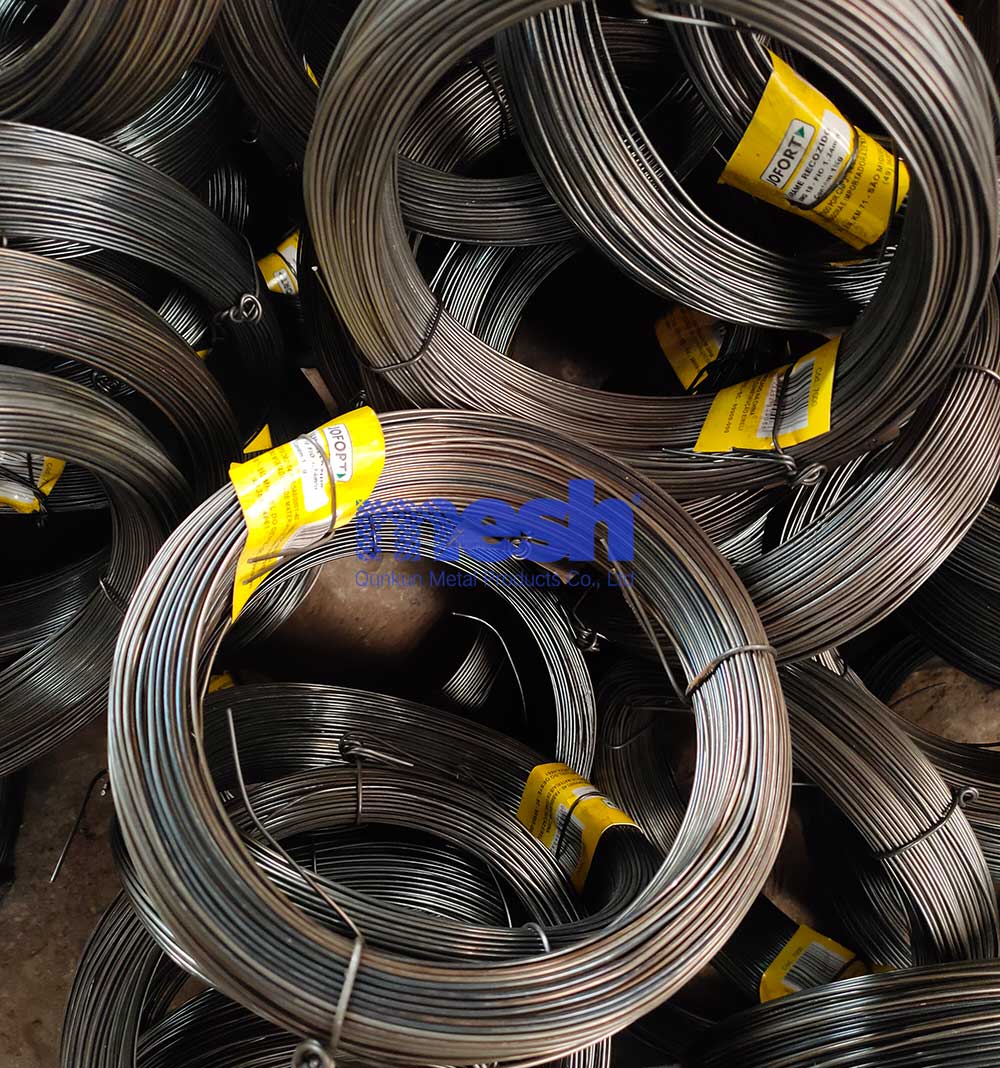 Small Coil Wire: The Essential Tool for Baling and Tying