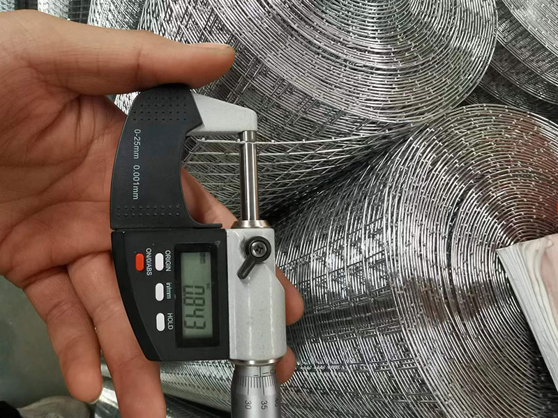 Welded Wire Mesh: Types, Sizes, Specifications and Applications Welded Wire Mesh: Types, Sizes, Specifications and Applications