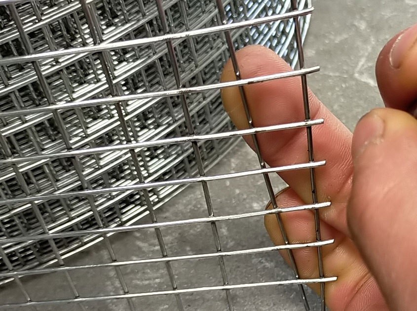 Welded Wire Mesh: Types, Sizes, Specifications and Applications Welded Wire Mesh: Types, Sizes, Specifications and Applications