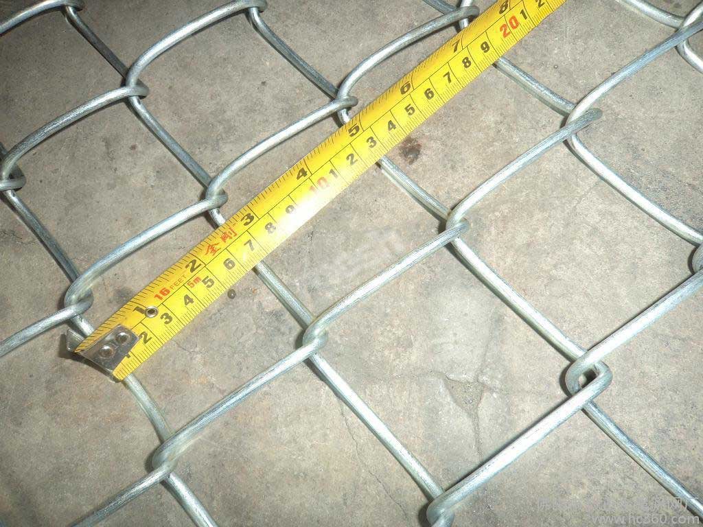 How Is Chain Link Wire Mesh Made? Manufacturing Process Explained How Is Chain Link Wire Mesh Made? Manufacturing Process Explained